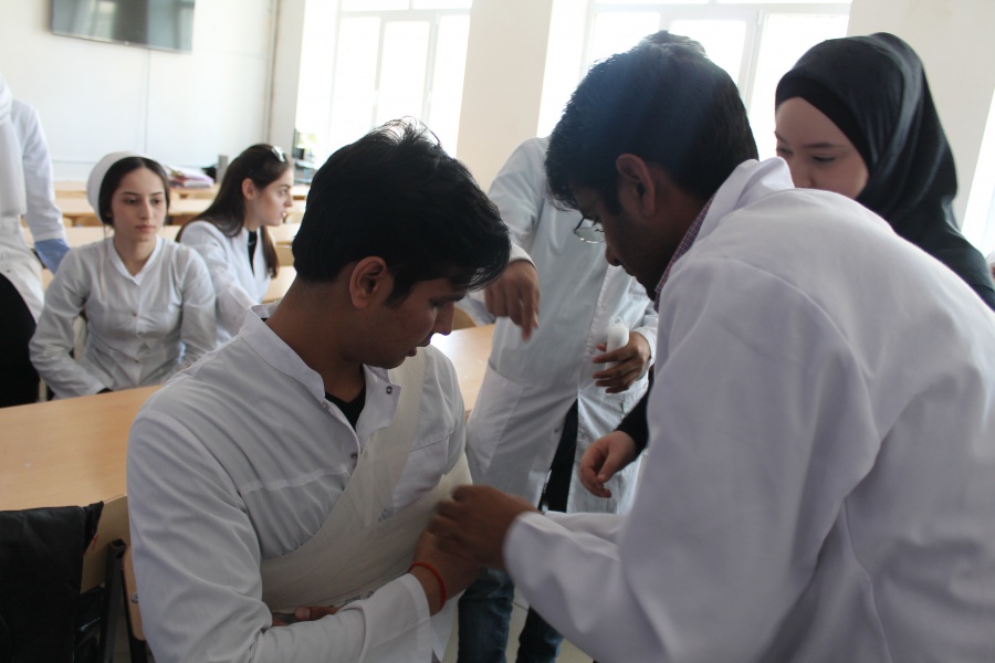 Очередное занятие с иностранными студентами ДГМУ