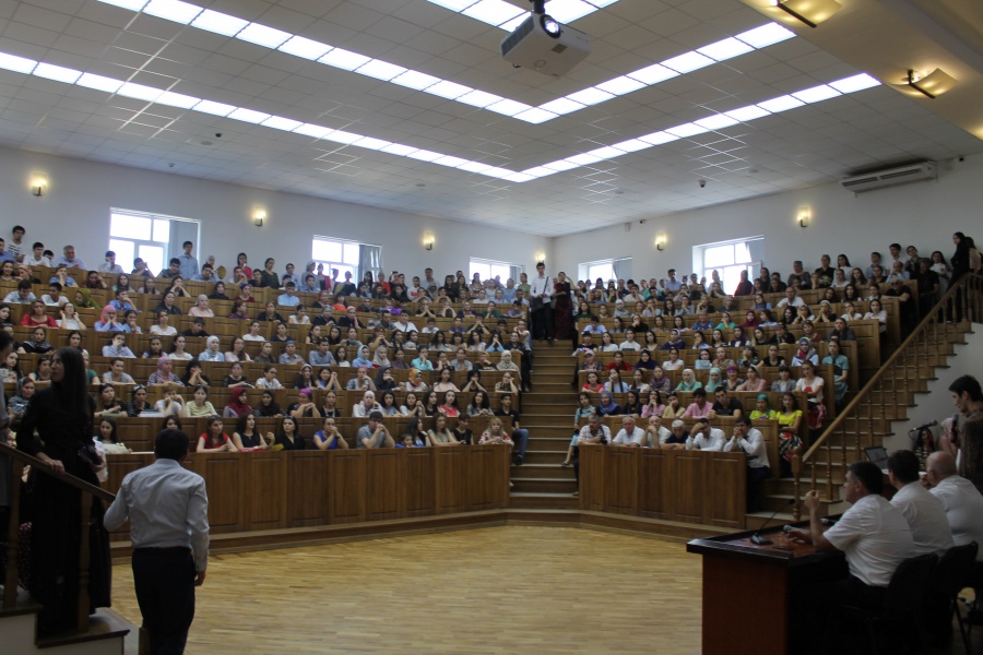 с Днем Знаний первокурсники!