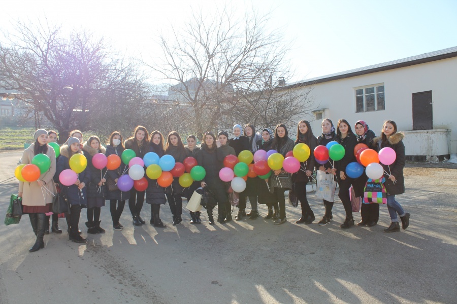 Студенты колледжа решили порадовать детей с визитом и подарками