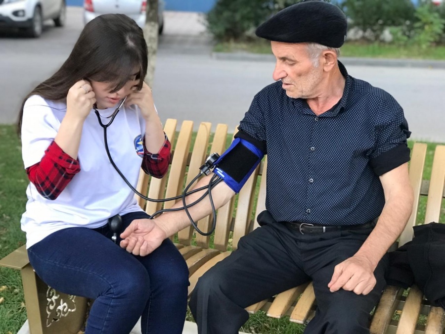 Акция "Помоги измерить давление пожилым людям"