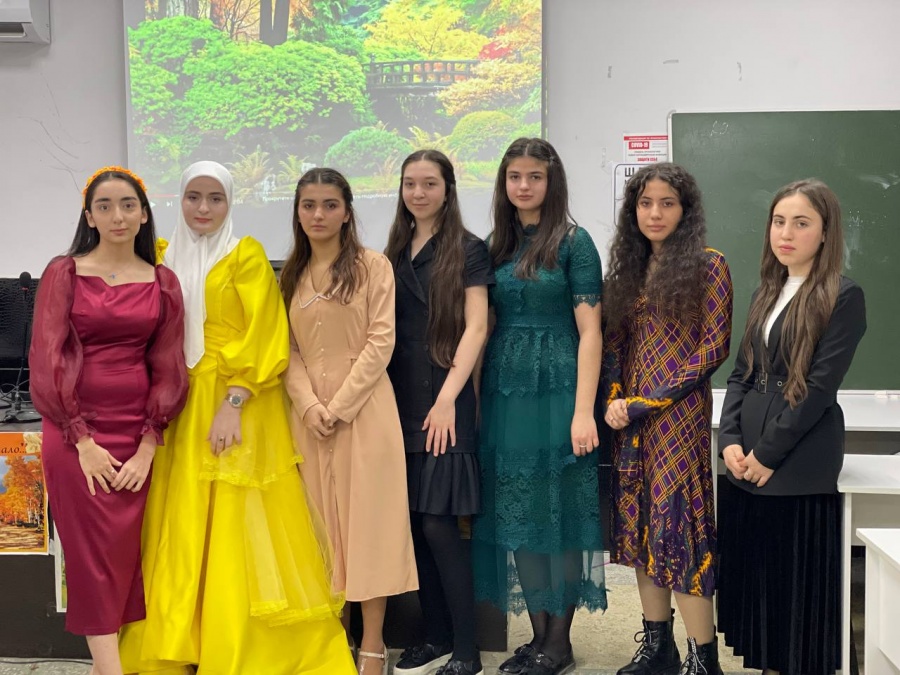 Конкурс Чтецов "Уж небо осенью дышало..."