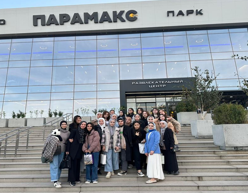 Кураторские час на тему «По ту сторону экрана. 115 лет кино в России»