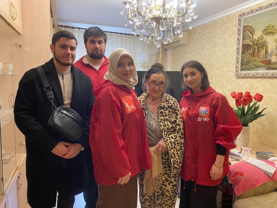 Студенты Медколледжа ДГМУ помогли инвалиду I группы