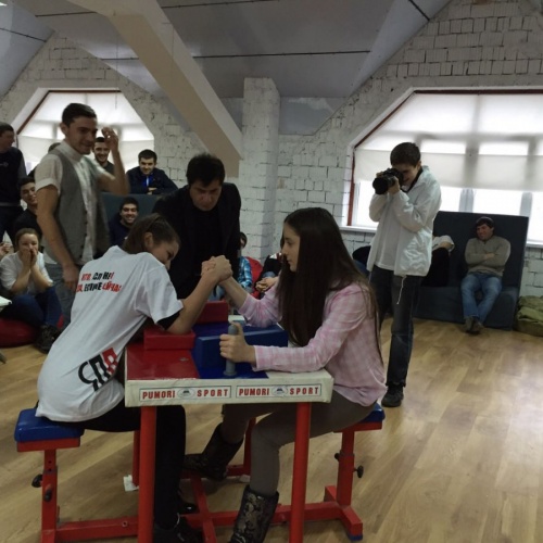 Соревнования по армрестлингу...61