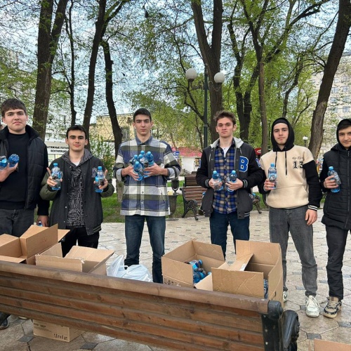 Акция по раздаче фиников и воды