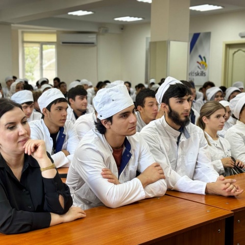 1 октября   в Научно-образовательном инновационном центре Дагестанского медицинского государственного университета   прошла беседа работников медицинских и военных  учреждений- работодателей с выпускн