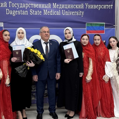 В Медицинском колледже ДГМУ вручили дипломы выпускникам специальности «Акушерское дело»