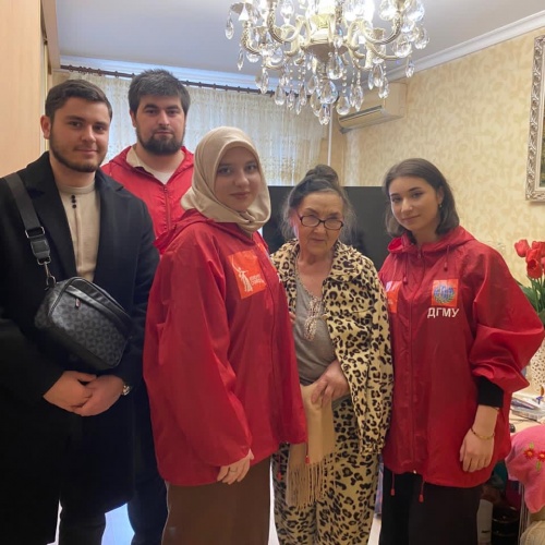 Студенты Медколледжа ДГМУ помогли инвалиду I группы